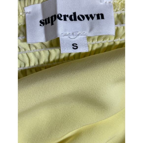 Superdown Yellow Sleeveless Tie Strap V Neck Smocked Tank Cami Crop Top Size S - Picture 3 of 4